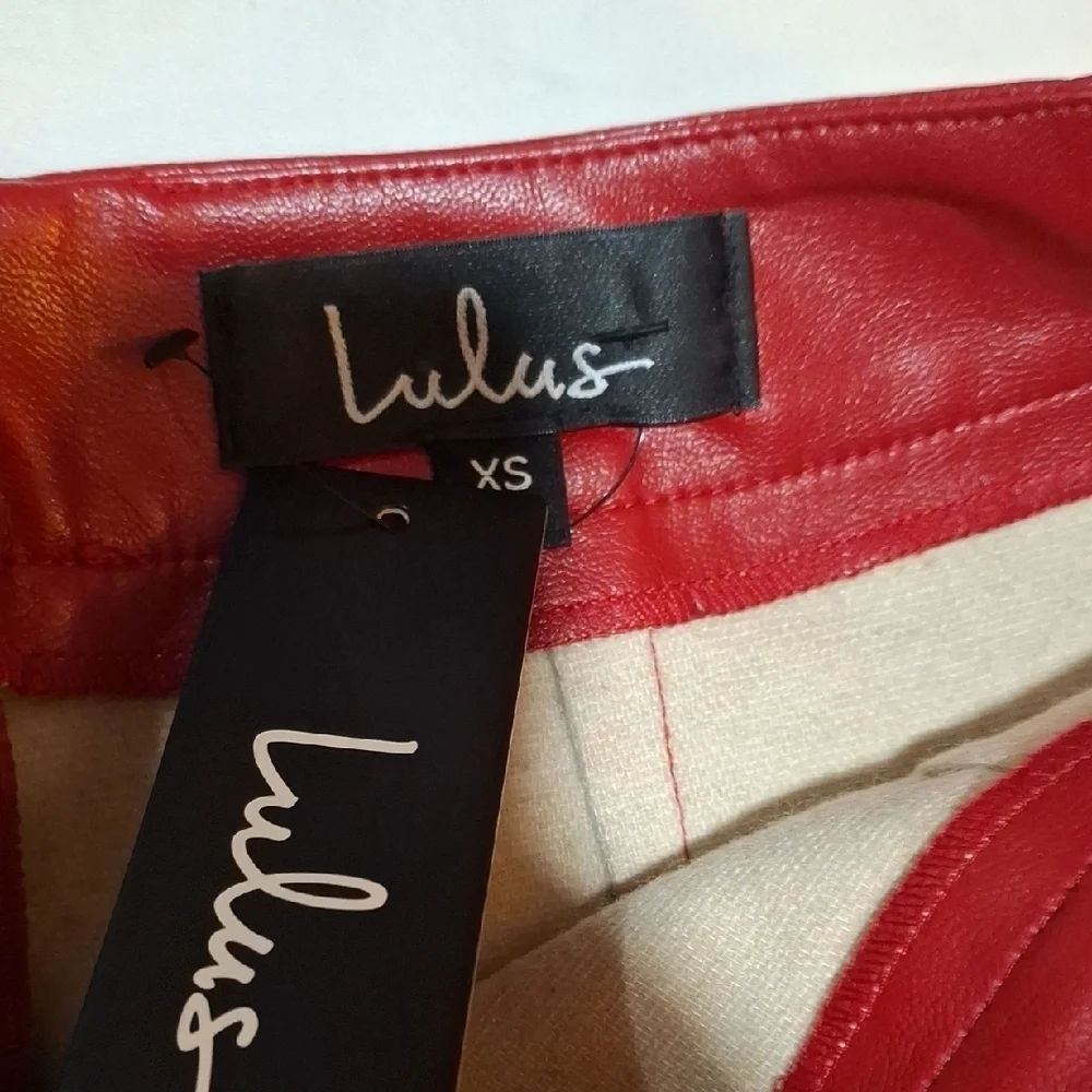 NEW.Lulu's Vibrant Red Mini Skir Size XS